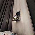 Applique Minimal 1 Luce Indiretta Agni Con Base In Acciaio Nero E Vetro Fumè LA0122-EB-AP1-NR-GR