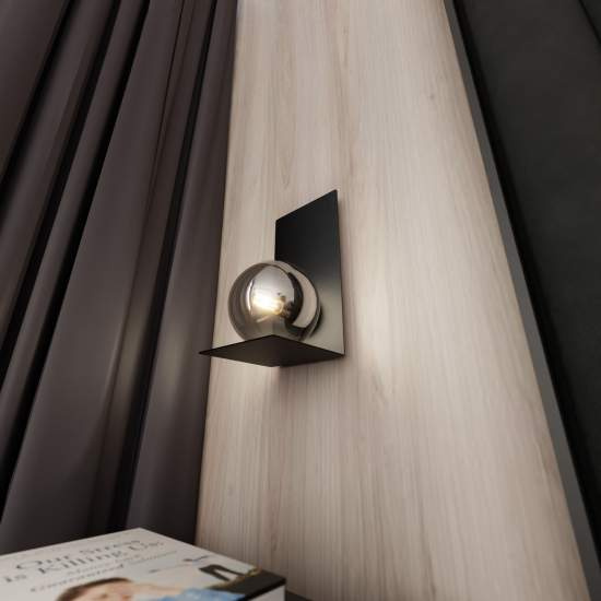 Applique Minimal 1 Luce Indiretta Agni Con Base In Acciaio Nero E Vetro Fumè LA0122-EB-AP1-NR-GR