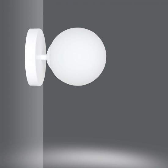 Applique A 1 Luce Hallador In Acciaio Bianco E Sfera In Vetro Opalino LA0132-EB-AP1-BI