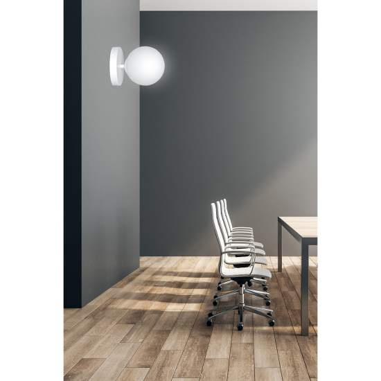 Applique A 1 Luce Hallador In Acciaio Bianco E Sfera In Vetro Opalino LA0132-EB-AP1-BI