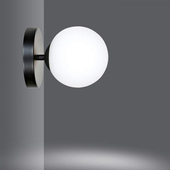 Applique A 1 Luce Hallador In Acciaio Nero E Sfera In Vetro Opalino LA0132-EB-AP1-NR