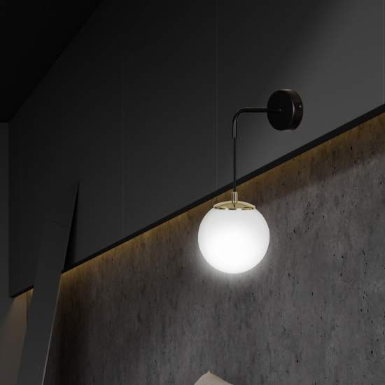 Applique Moderna 1 Luce Tsukuyomi In Acciaio Nero E Oro E Vetro A Sfera Opale LA0141-EB-AP1-NR