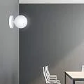 Applique 1 Luce Kalf In Acciaio Bianco A Bracci E Sfera In Vetro Opalino 1031/K1