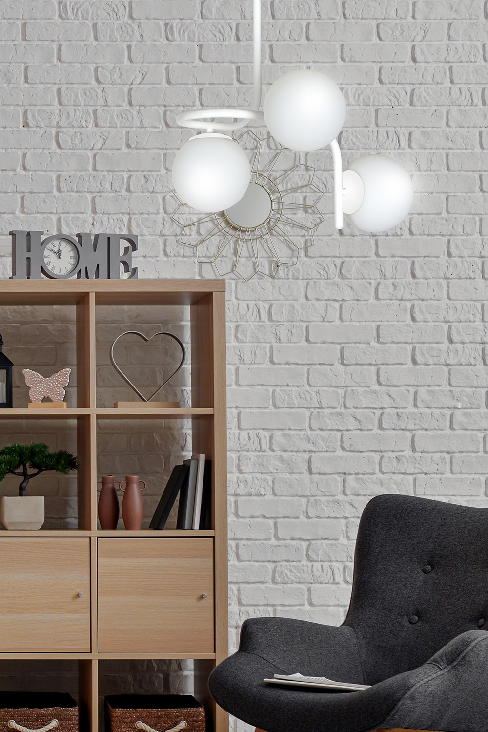 Lampadario 3 Luci Kalf In Acciaio Bianco A Bracci E Sfere In Vetro Opalino 1031/3